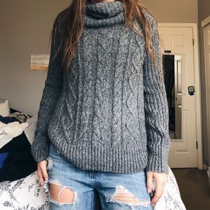 ABERCROMBIE SWEATER